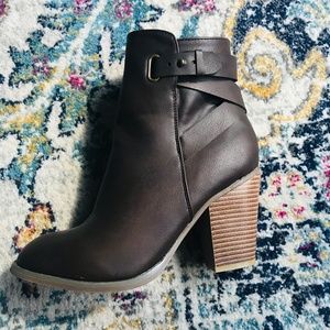 EXPRESS Brown Heeled Strappy Ankle Boot
